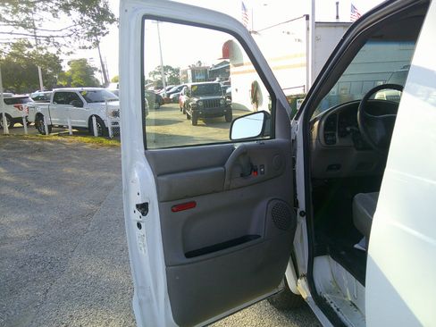 Used 2003 Chevrolet Astro w/ Convenience Pkg image 22