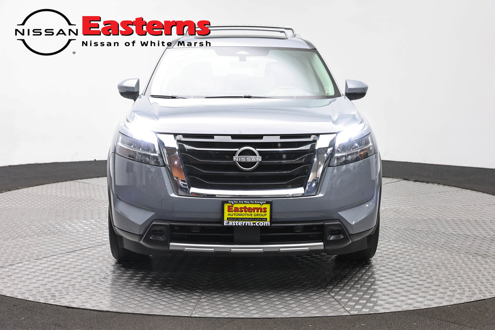 Used 2023 Nissan Pathfinder Platinum w/ Cargo Package AWD/4WD image 2