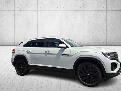 New 2026 Volkswagen Atlas Cross Sport SE FWD image 2