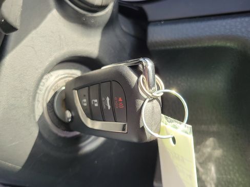 Used 2024 Toyota Camry SE image 28