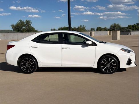 Used 2017 Toyota Corolla SE FWD image 9