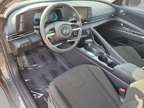 Used 2025 Hyundai Elantra Blue image 14