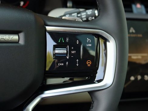 Certified 2025 Land Rover Discovery Sport S image 18