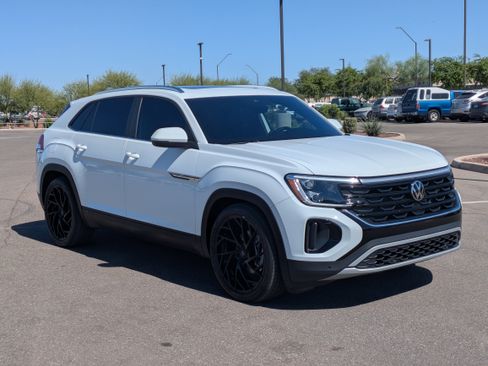 Used 2024 Volkswagen Atlas Cross Sport SE image 7
