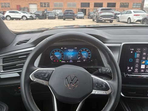 Used 2025 Volkswagen Atlas Cross Sport SE image 36