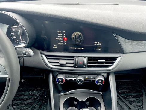 Used 2019 Alfa Romeo Giulia image 13