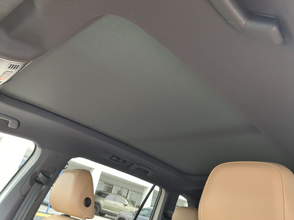 Certified 2023 Volkswagen Tiguan SE R-Line FWD image 20
