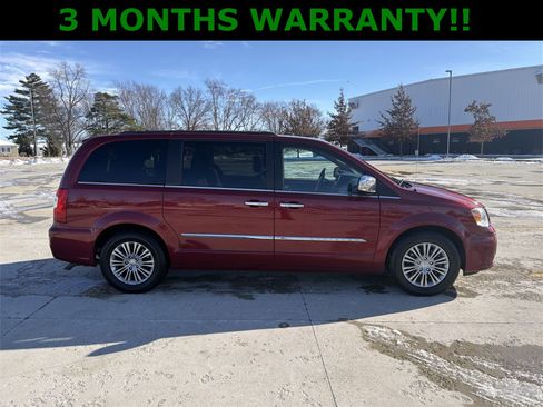 Used 2016 Chrysler Town & Country Touring-L image 32