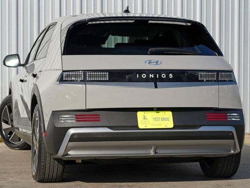 Used 2025 Hyundai Ioniq 5 SE image 5