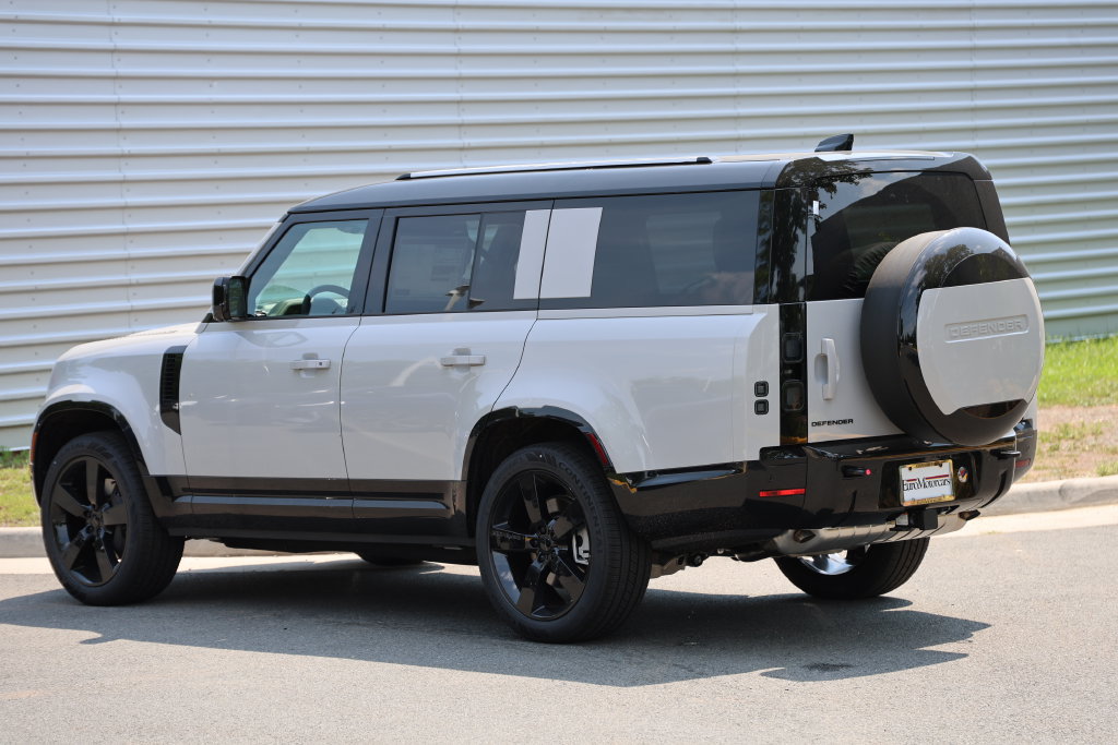 New 2026 Land Rover Defender 130 X-Dynamic SE AWD/4WD image 11