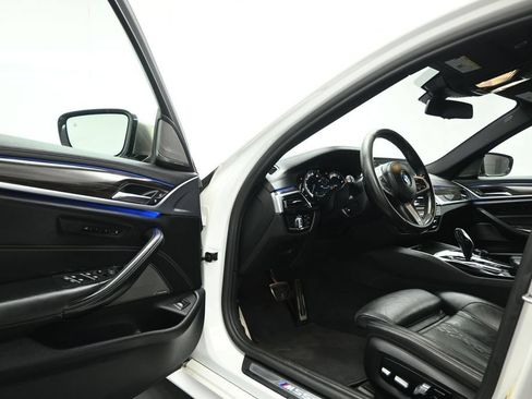 Used 2018 BMW M550i xDrive AWD/4WD image 6