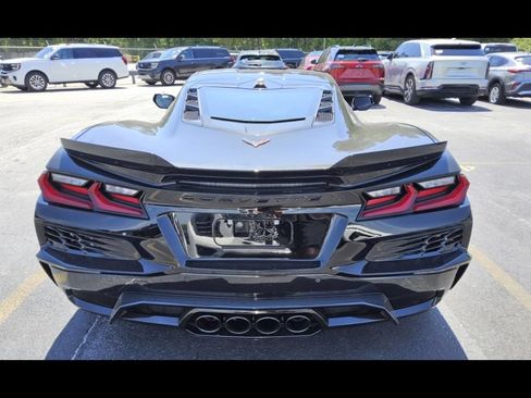 Used 2025 Chevrolet Corvette Z06 RWD image 8