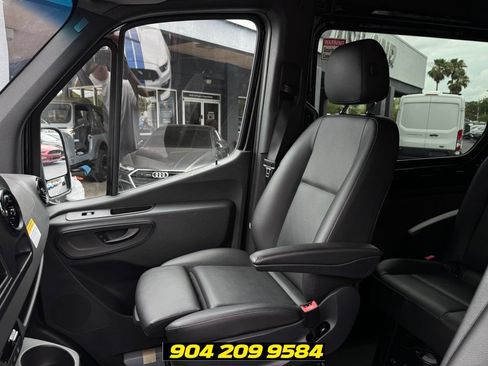 Used 2019 Mercedes-Benz Sprinter 2500 image 19