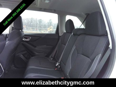 Used 2023 Subaru Forester Premium image 4