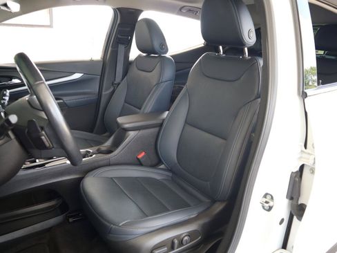 Used 2022 Chevrolet Bolt EUV Premier w/ Launch Edition FWD image 13