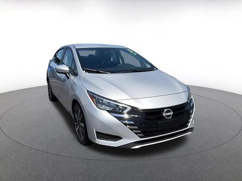 Used 2025 Nissan Versa SV FWD image 3