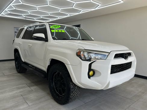 Used 2017 Toyota 4Runner SR5 Premium AWD/4WD image 5