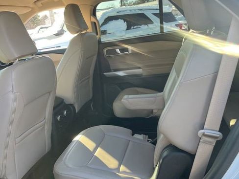 Used 2022 Ford Explorer XLT w/ Equipment Group 202A image 9