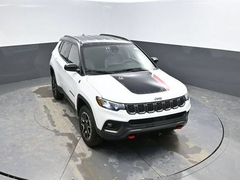 Used 2025 Jeep Compass Trailhawk AWD/4WD image 39