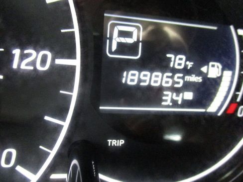 Used 2015 Nissan Versa Note SV FWD image 14