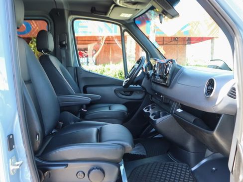 Used 2025 Mercedes-Benz Sprinter 2500 image 38
