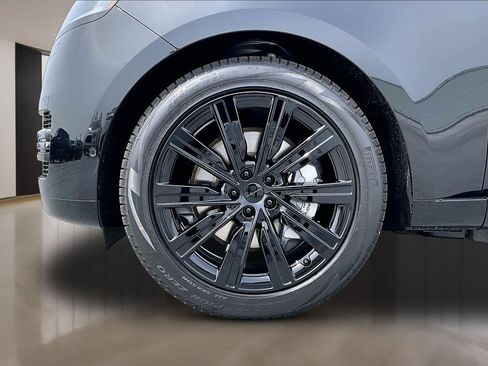 New 2026 Land Rover Range Rover SE image 13