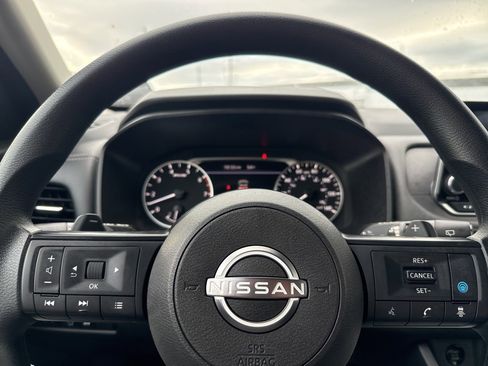 Used 2024 Nissan Rogue SV image 17