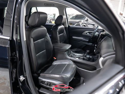 Used 2020 Chevrolet Traverse LT w/ Driver Confidence II Package image 17
