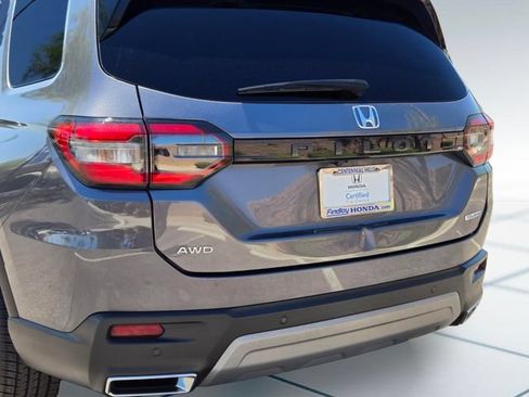 Certified 2023 Honda Pilot Touring image 7