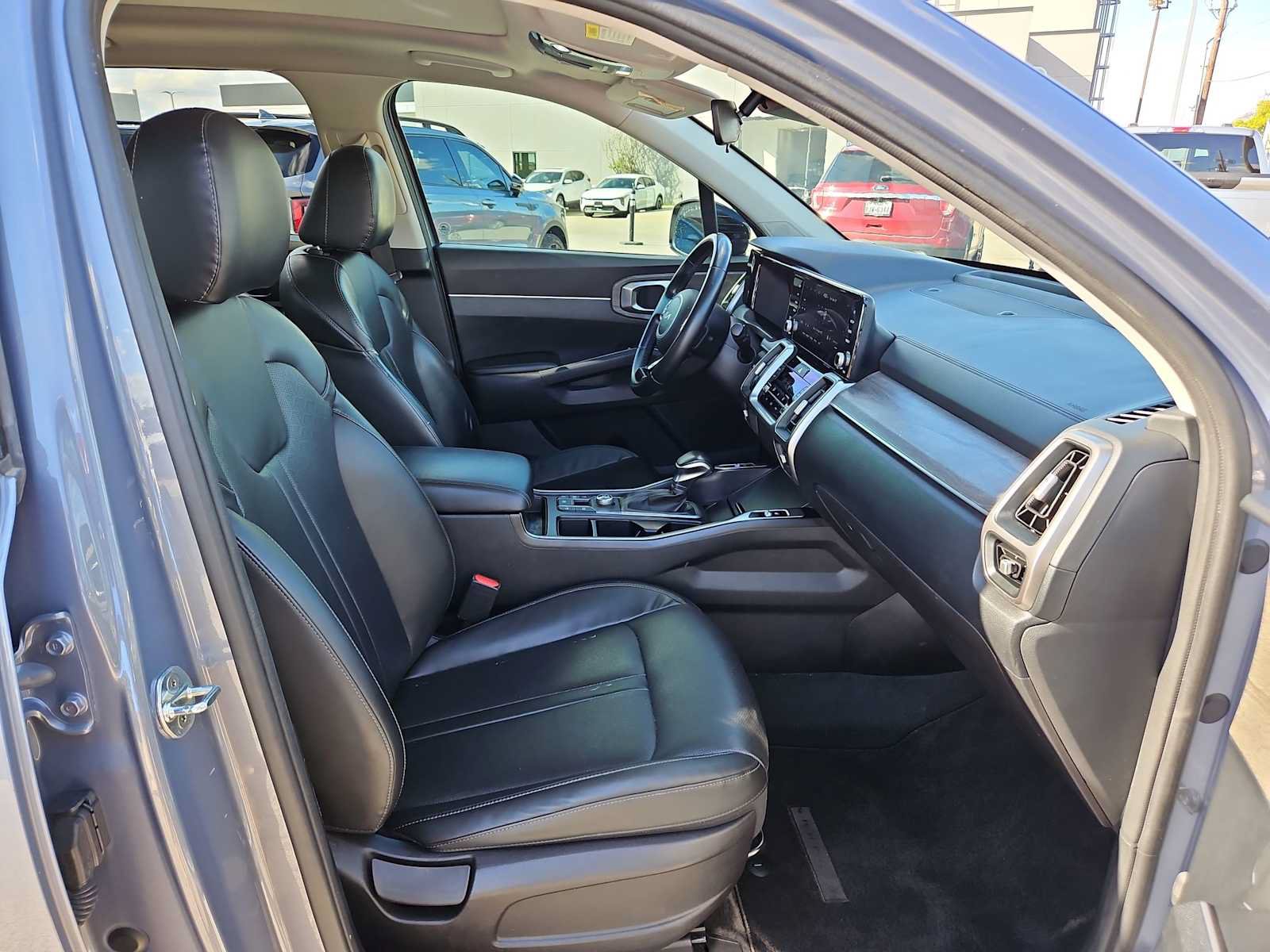 Used 2022 Kia Sorento EX w/ Panoramic Sunroof Package FWD image 18