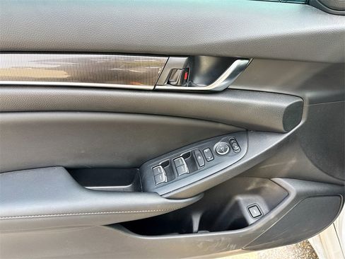 Used 2022 Honda Accord Sport image 9