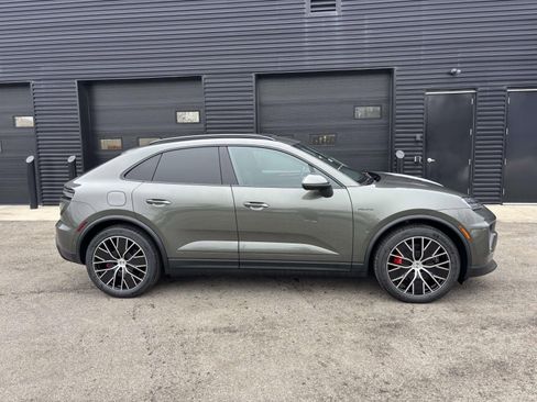 New 2026 Porsche Macan 4S Electric AWD/4WD image 11