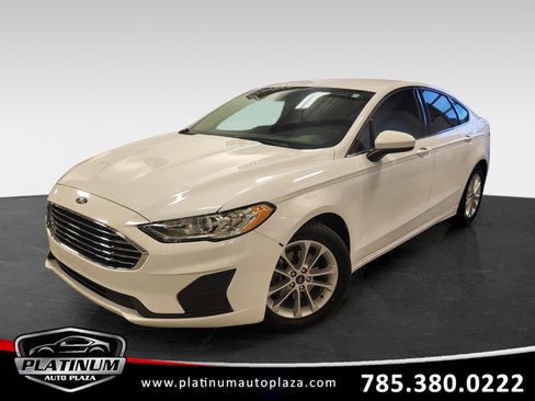 Used 2020 Ford Fusion SE image 1