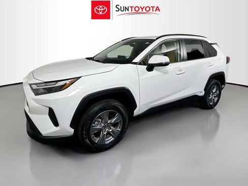 Used 2025 Toyota RAV4 LE image 9