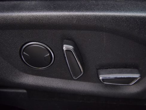 Used 2017 Ford Explorer XLT w/ Equipment Group 202A image 28