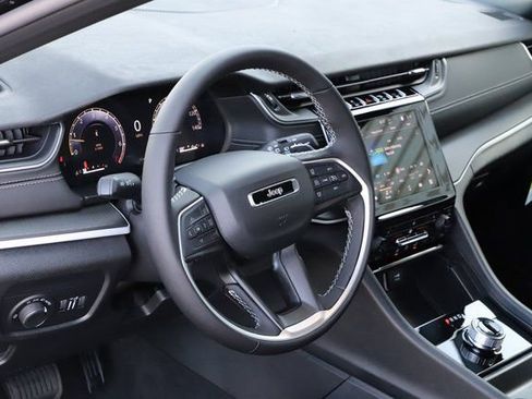 New 2025 Jeep Grand Cherokee Altitude AWD/4WD image 10