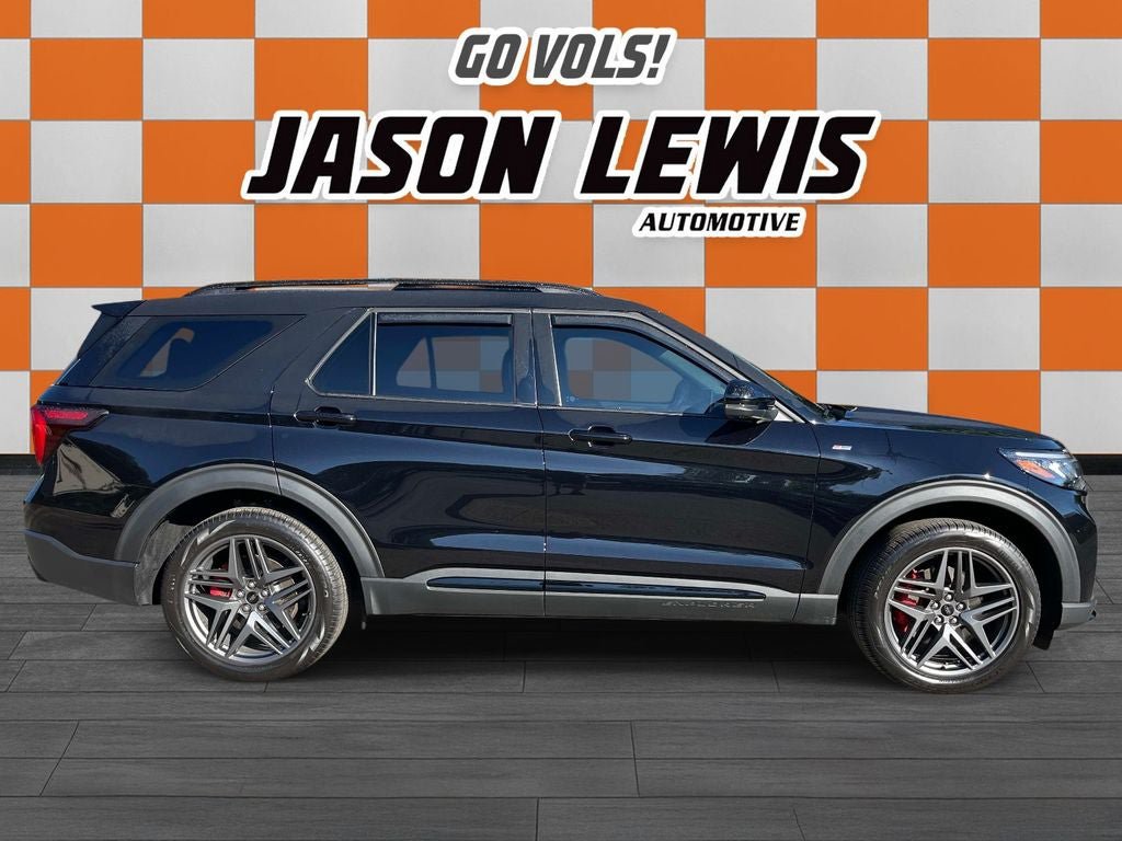 Used 2026 Ford Explorer ST-Line w/ ST-Line Street Pack AWD/4WD image 2