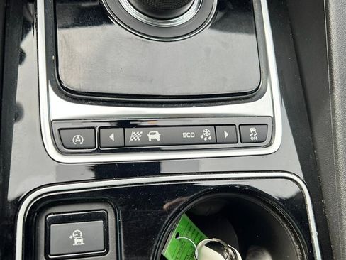 Used 2017 Jaguar F-PACE Prestige image 38