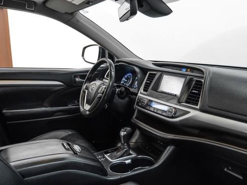 Used 2019 Toyota Highlander XLE image 20