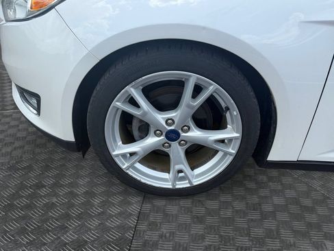 Used 2015 Ford Focus Titanium FWD image 14