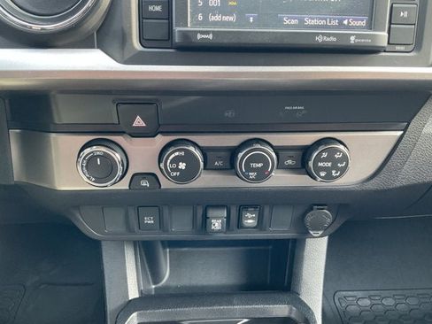 Used 2019 Toyota Tacoma SR5 AWD/4WD image 23