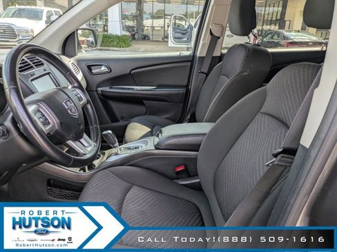 Used 2019 Dodge Journey SE w/ Premium Group image 18