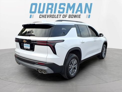 Used 2026 Chevrolet Traverse LT AWD/4WD image 3