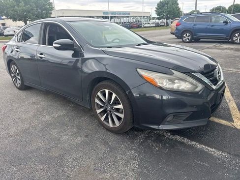 Used 2017 Nissan Altima 2.5 SL w/ 2.5 Technology Package FWD image 3