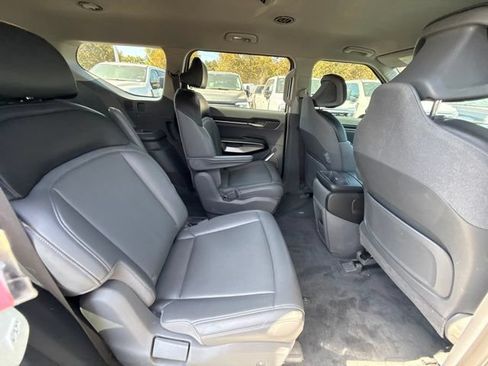 Used 2024 Kia EV9 Light Long Range RWD image 9