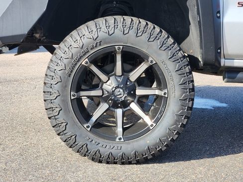 Used 2018 Chevrolet Silverado 1500 LTZ Z71 w/ Redline Edition AWD/4WD image 10