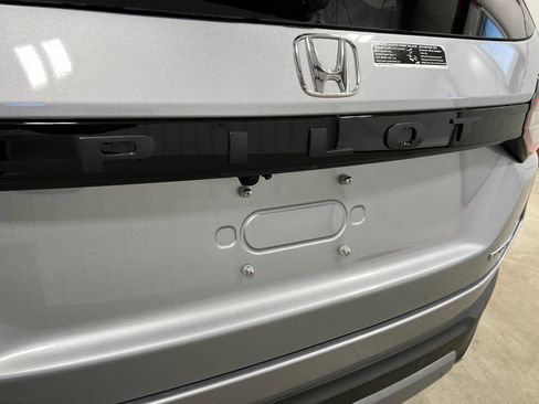 New 2025 Honda Pilot Touring image 5