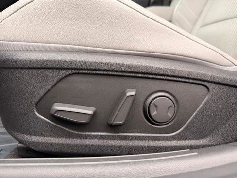 New 2025 Hyundai Elantra Limited FWD image 29