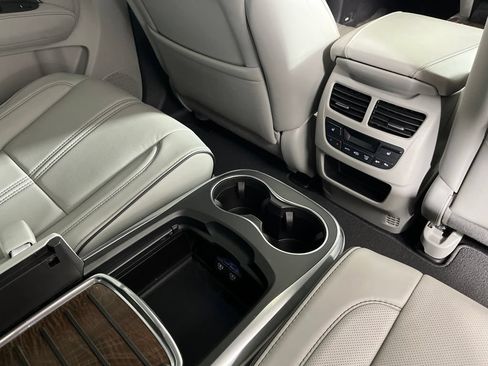 Used 2020 Acura MDX SH-AWD w/ Advance Package image 18