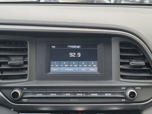 Used 2020 Hyundai Elantra SE w/ Cargo Package (C1) image 16